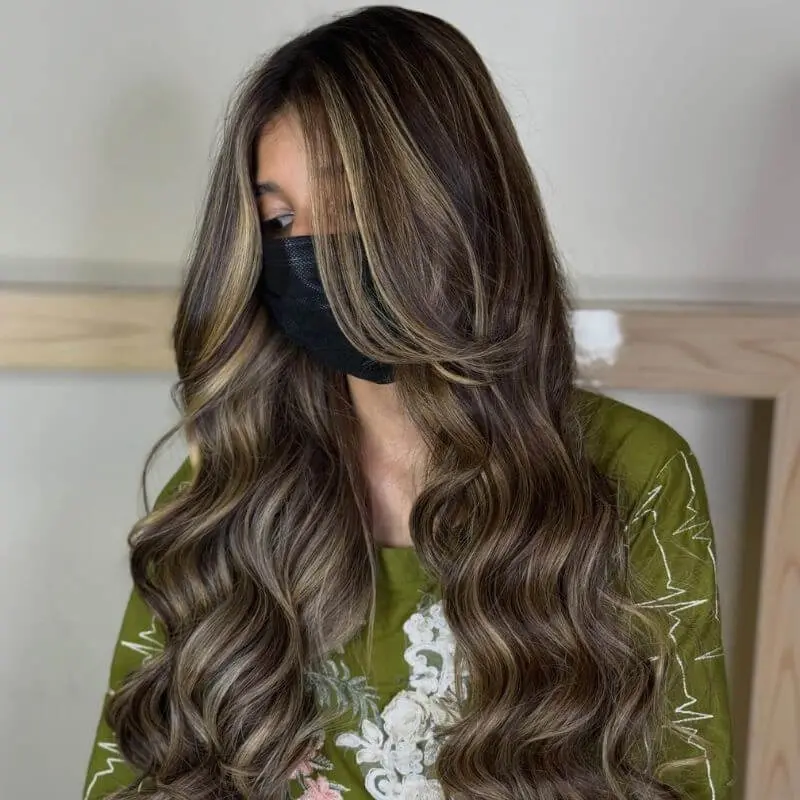 Girl get Best hair dye from the best hair salon of Fasialabad