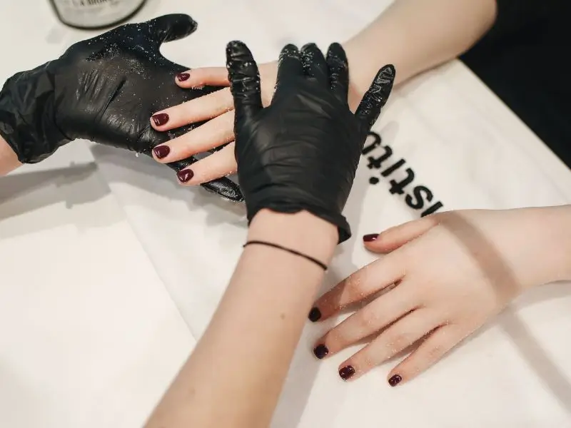 A girl is getting the best manicure in Fasialabad