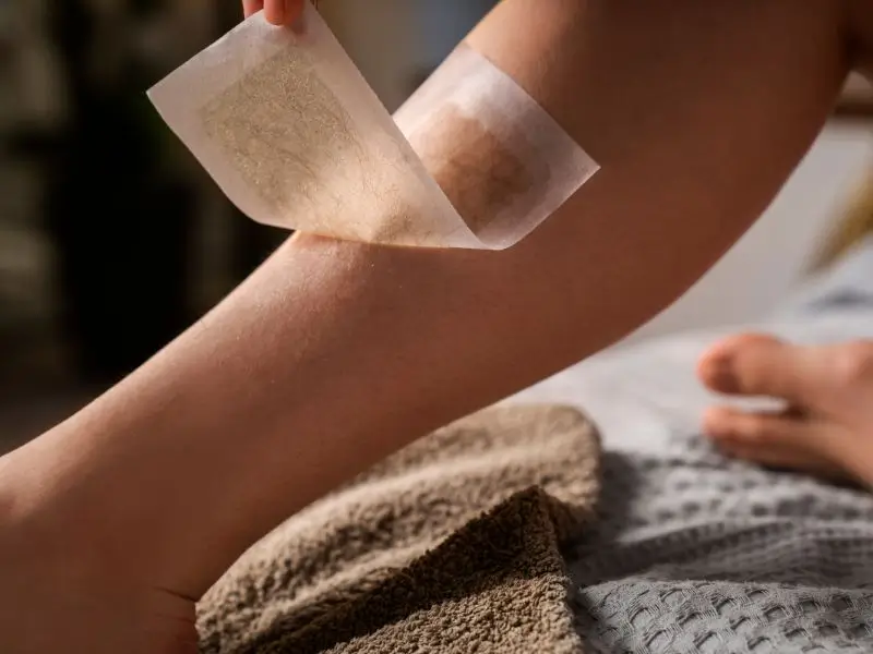 Girl is getting the best body wax in Faisalabad