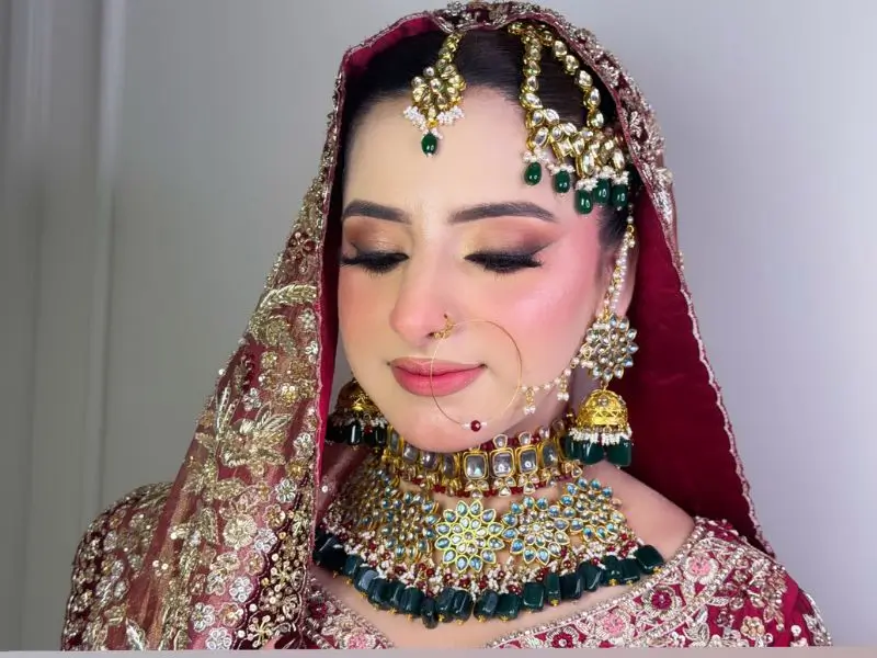 A girl get the Best bridal makeup in Faisalabad near Satiana road