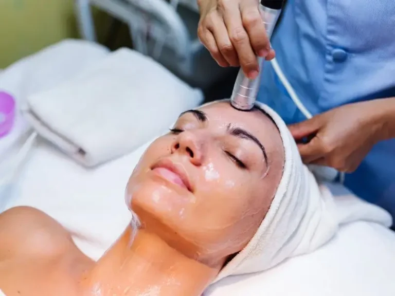 A girl get the best hydra facial in faisalabad from allure the salon.